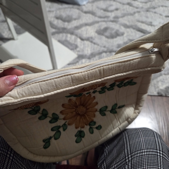 Vintage Embroidered floral handbag - Picture 7 of 7